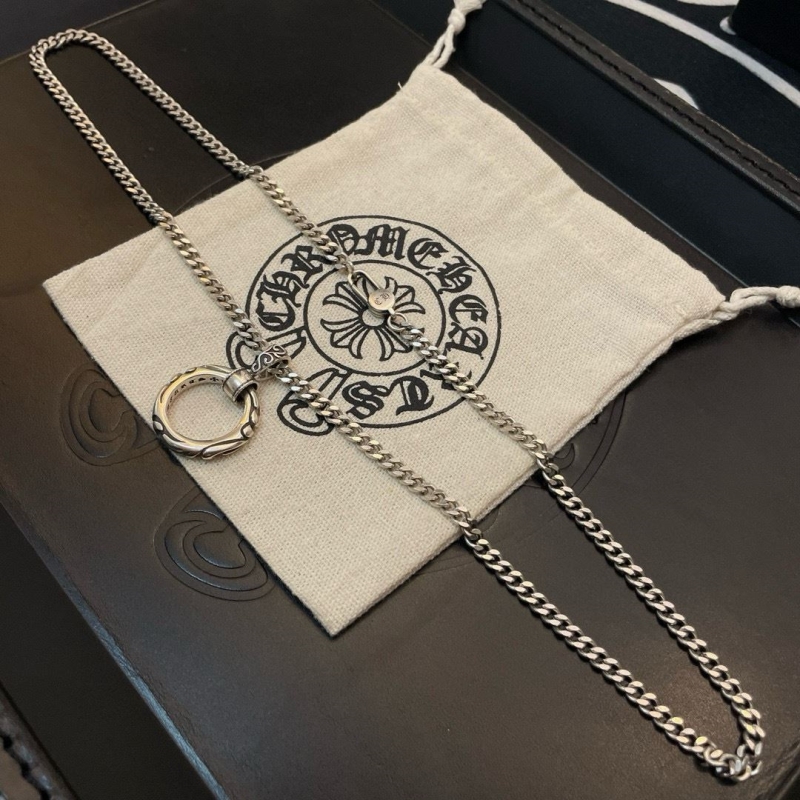 Ch*0me He**ts necklaces